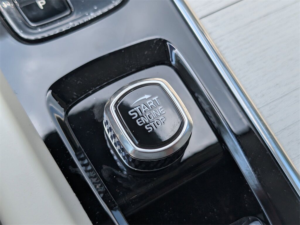 2026 Volvo XC60 B5 AWD ULTRA Hunt Valley MD