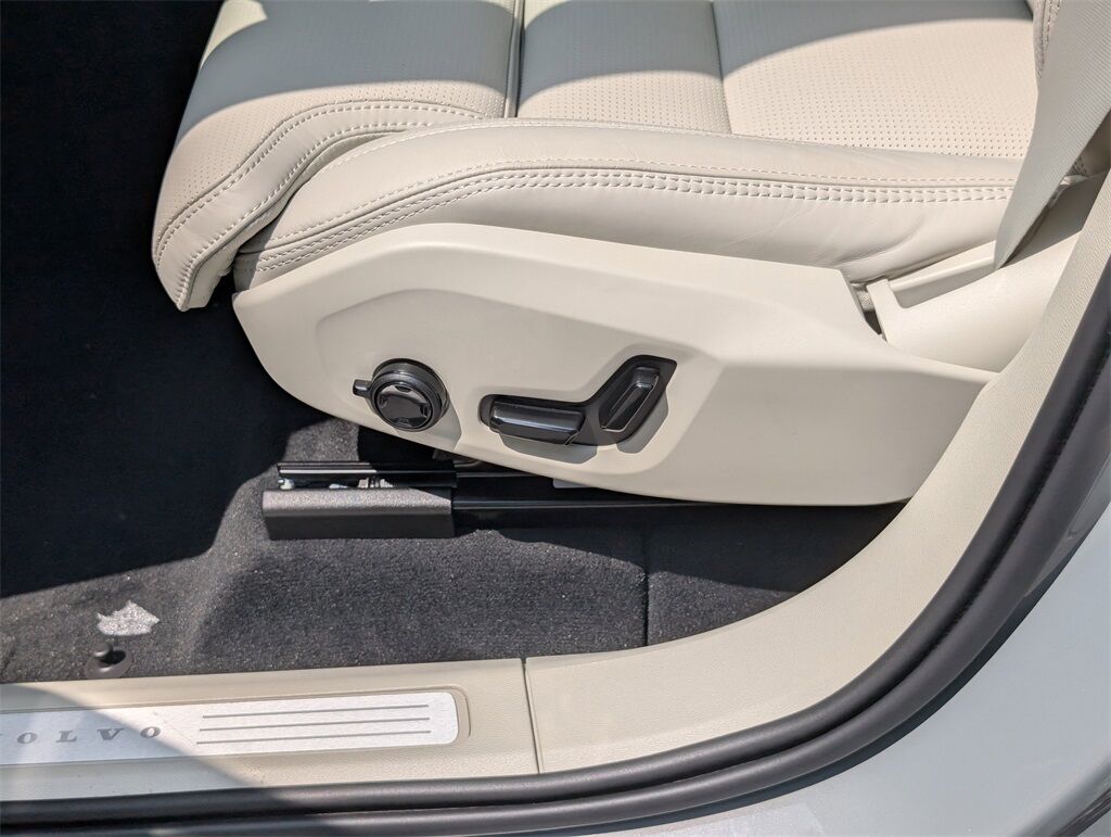 2026 Volvo XC60 B5 AWD ULTRA Hunt Valley MD