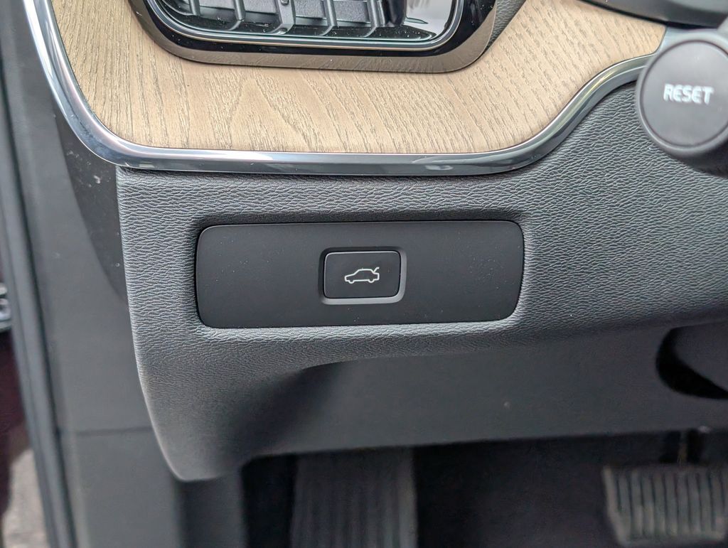 2026 Volvo XC60 B5 Core Hunt Valley MD