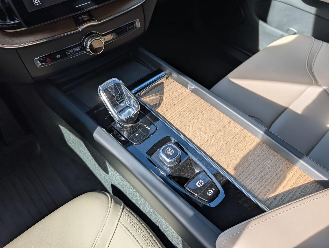 2026 Volvo XC60 B5 Hybrid AWD PLUS | High Performance Audio, Pilot Assist, 360 Cam, 4 Heated Seats & Wheel Portland OR