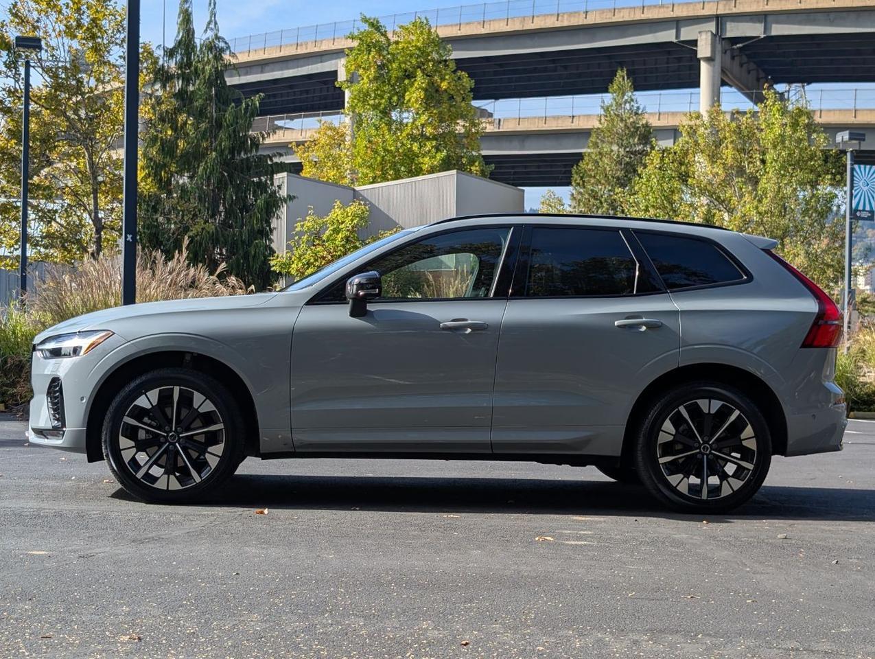 2026 Volvo XC60 B5 Hybrid AWD PLUS | High Performance Audio, Pilot Assist, 360 Cam, 4 Heated Seats & Wheel Portland OR