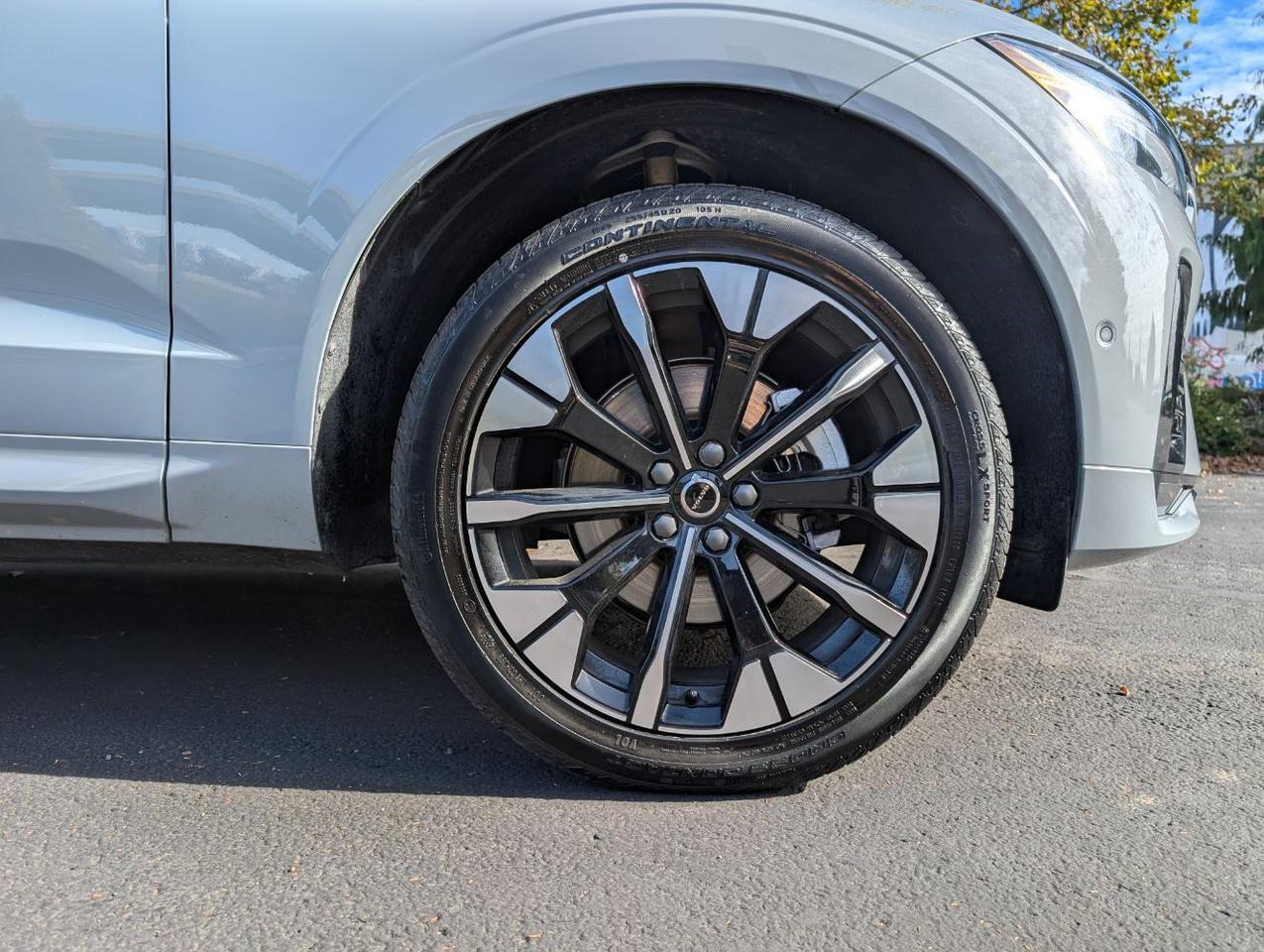 2026 Volvo XC60 B5 Hybrid AWD PLUS | High Performance Audio, Pilot Assist, 360 Cam, 4 Heated Seats & Wheel Portland OR