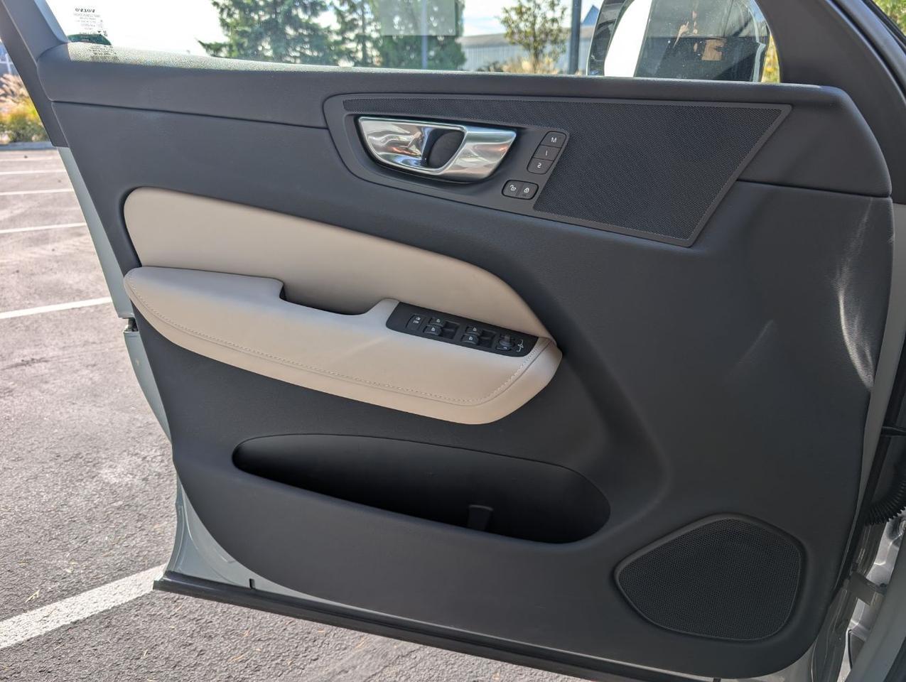 2026 Volvo XC60 B5 Hybrid AWD PLUS | High Performance Audio, Pilot Assist, 360 Cam, 4 Heated Seats & Wheel Portland OR