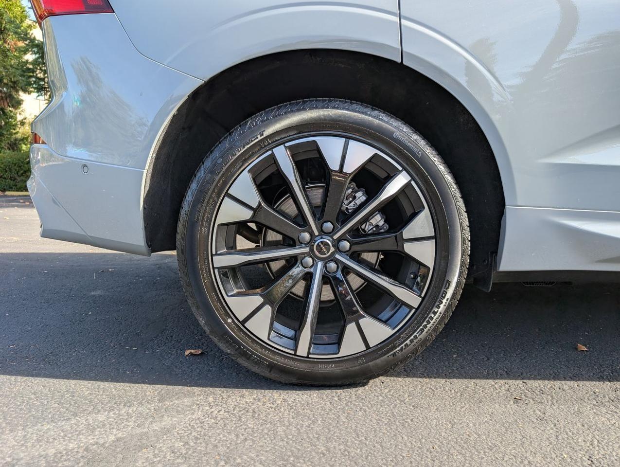2026 Volvo XC60 B5 Hybrid AWD PLUS | High Performance Audio, Pilot Assist, 360 Cam, 4 Heated Seats & Wheel Portland OR