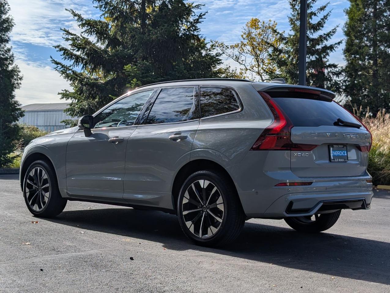 2026 Volvo XC60 B5 Hybrid AWD PLUS | High Performance Audio, Pilot Assist, 360 Cam, 4 Heated Seats & Wheel Portland OR