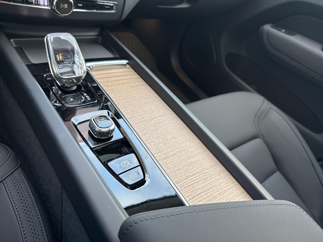 2026 Volvo XC60 B5 Plus Bend OR