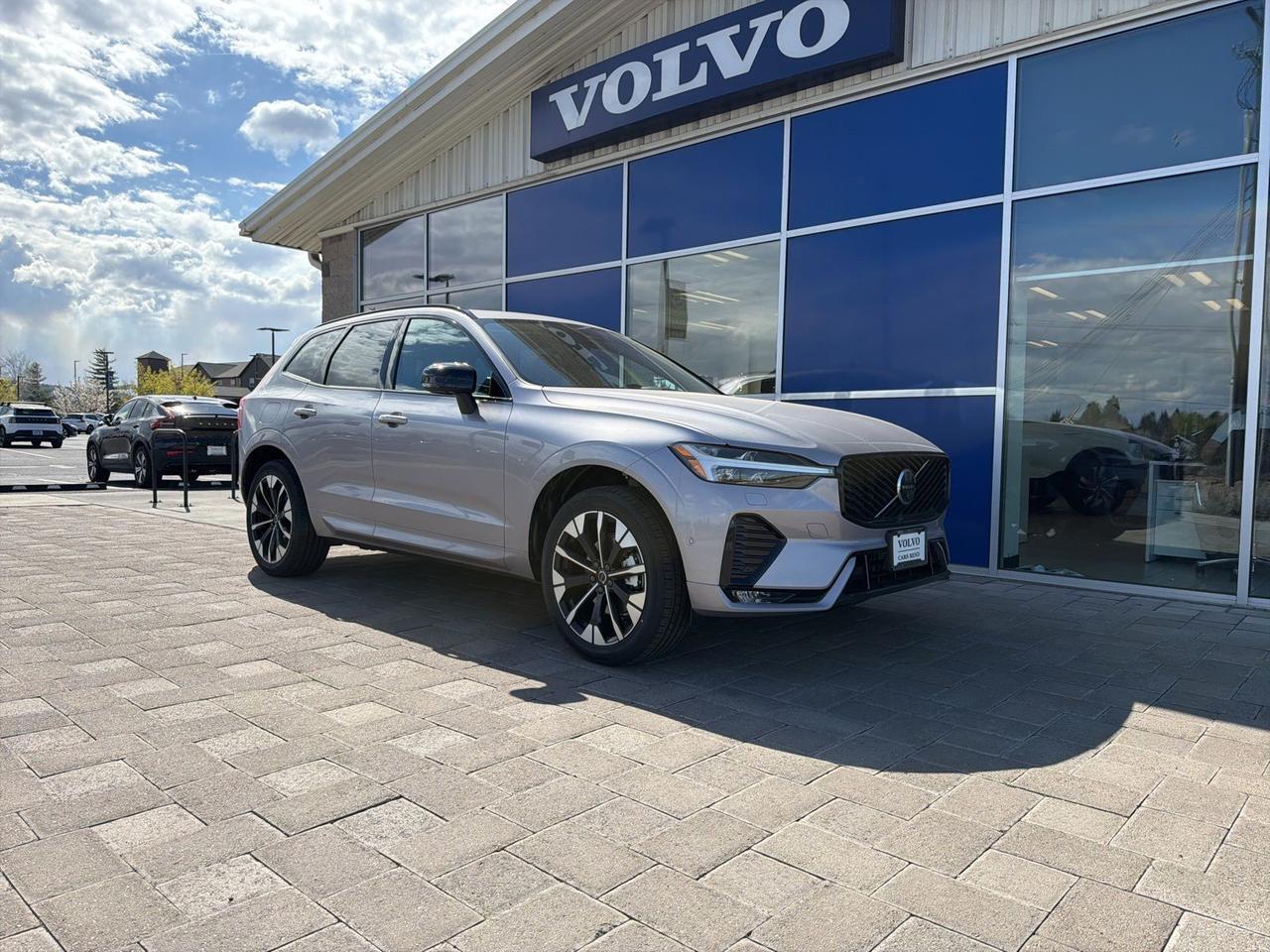 2026 Volvo XC60 B5 Plus