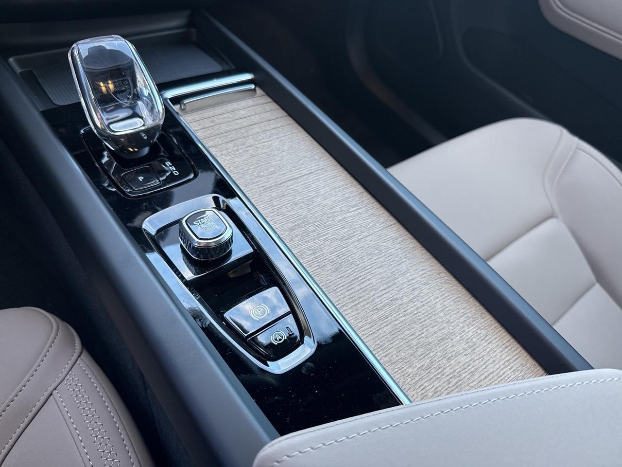 2026 Volvo XC60 B5 Plus Bend OR