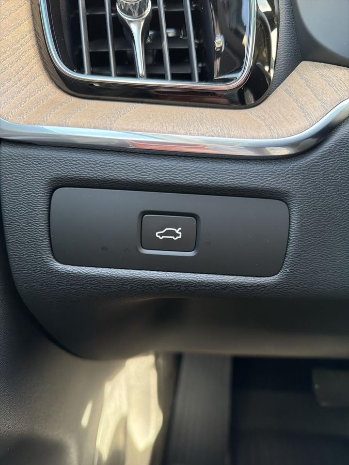 2026 Volvo XC60 B5 Plus Bend OR