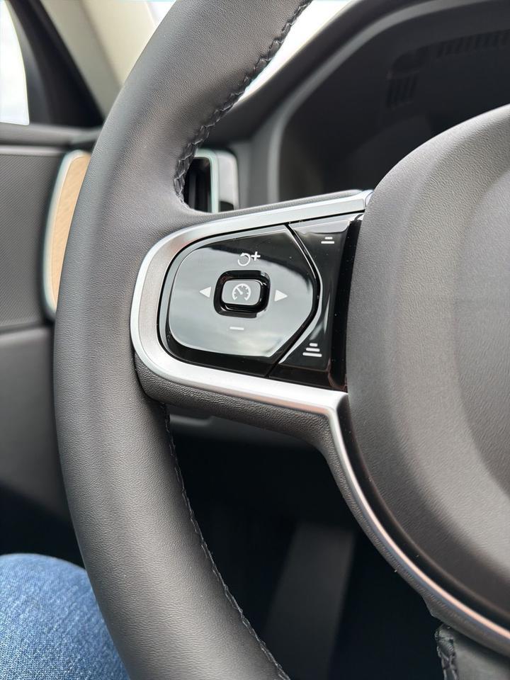 2026 Volvo XC60 B5 Plus Bend OR