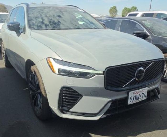 2026 Volvo XC60 B5 Plus