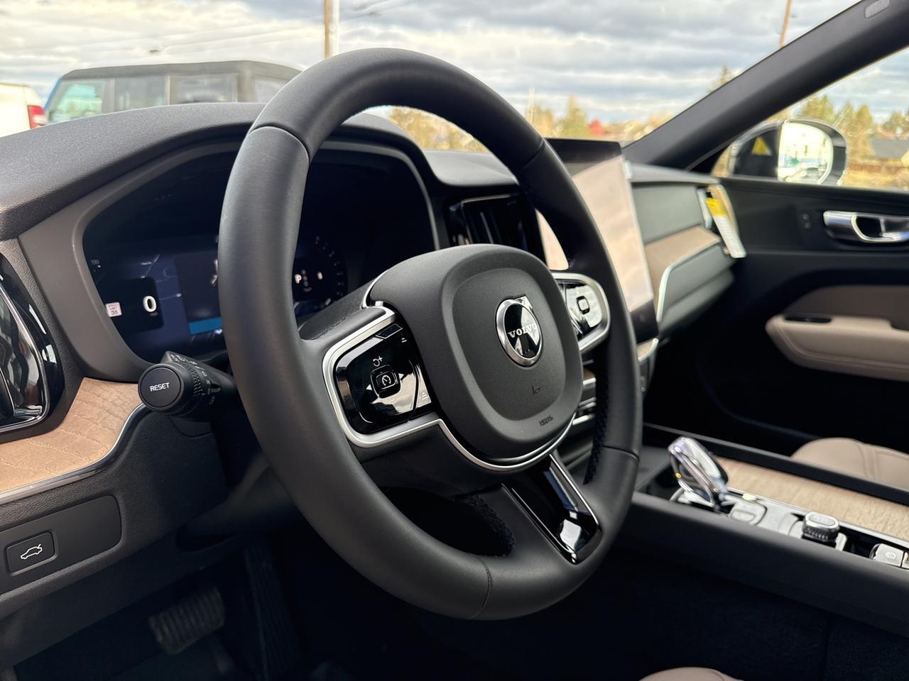 2026 Volvo XC60 B5 Plus Bend OR