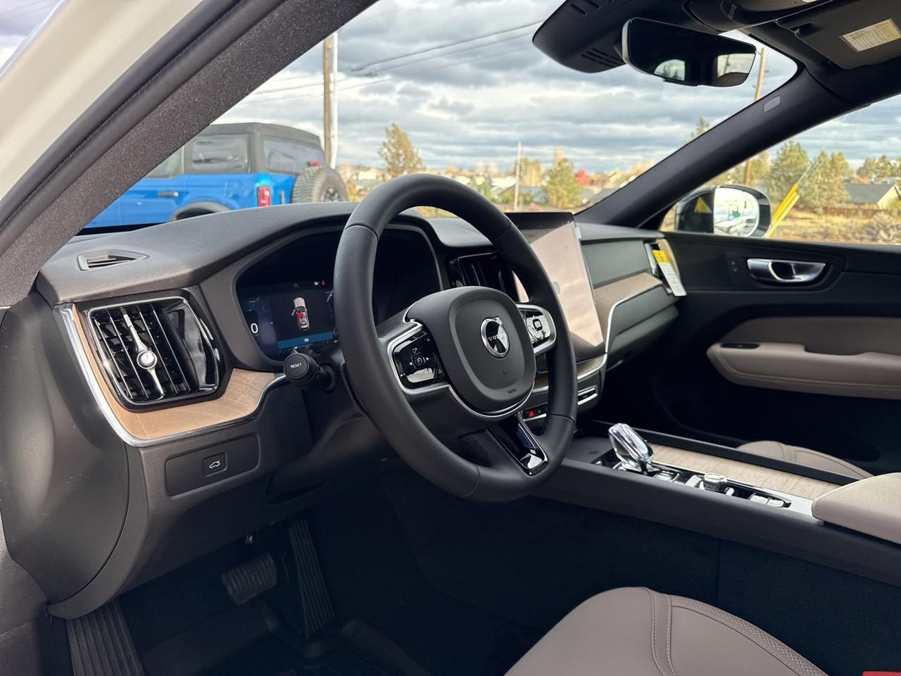 2026 Volvo XC60 B5 Plus Bend OR