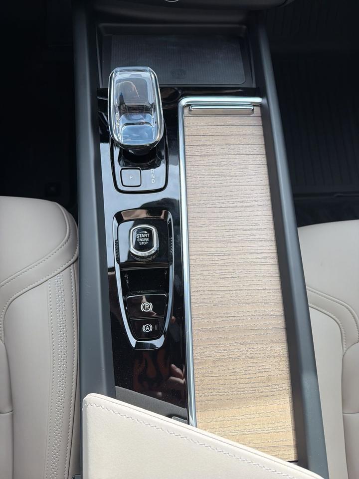 2026 Volvo XC60 B5 Plus Bend OR