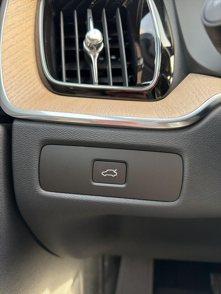 2026 Volvo XC60 B5 Plus Bend OR