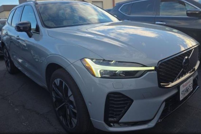 2026 Volvo XC60 B5 Plus