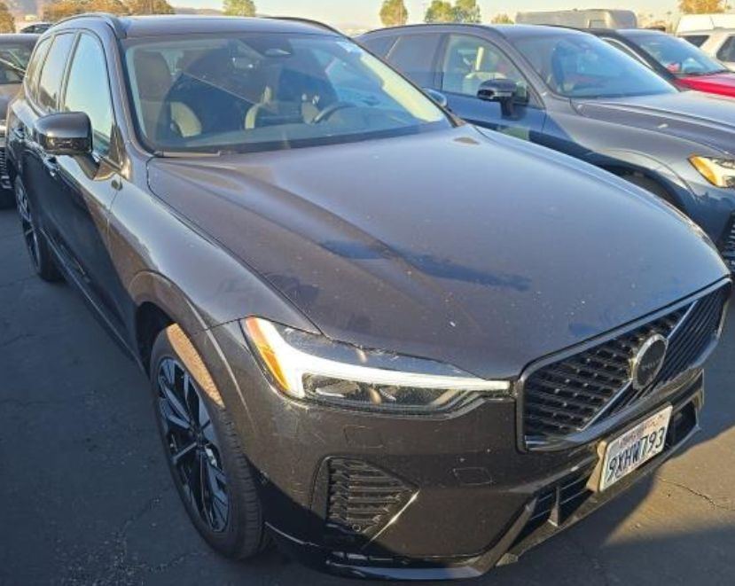 2026 Volvo XC60 B5 Plus