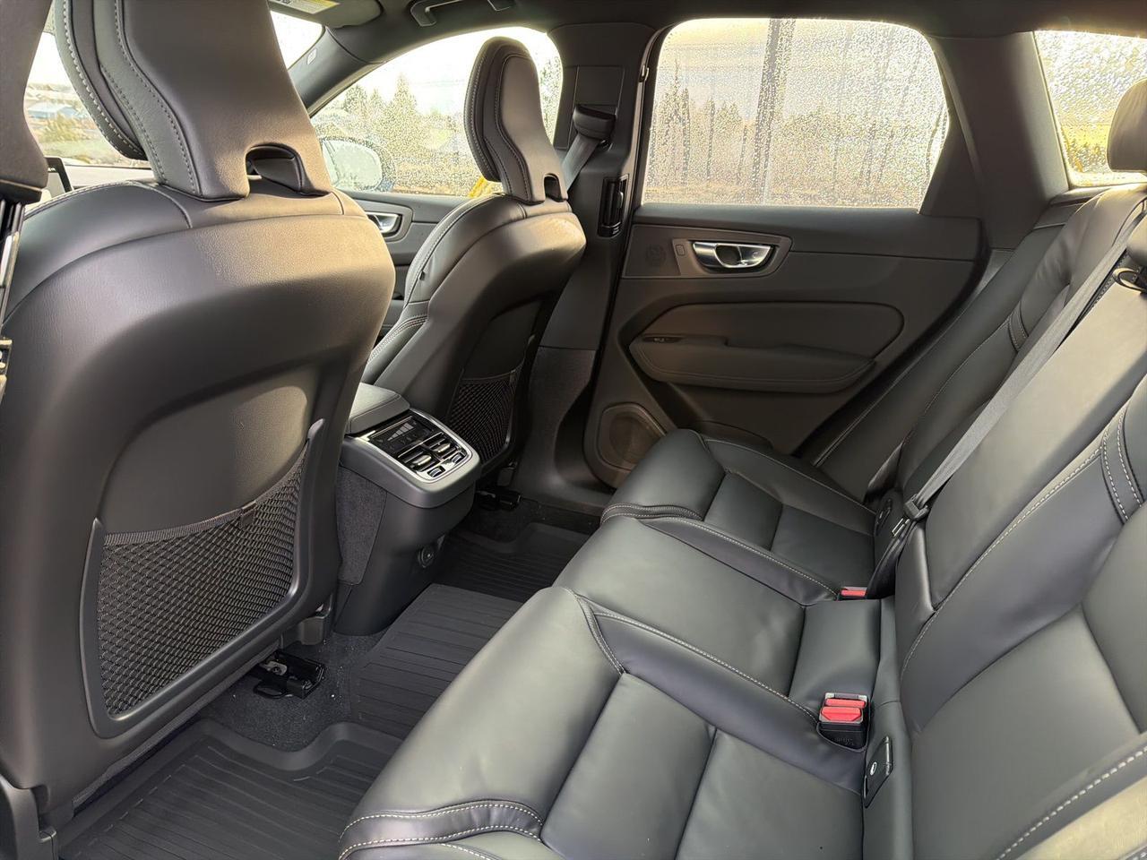 2026 Volvo XC60 B5 Ultra Black Edition Bend OR