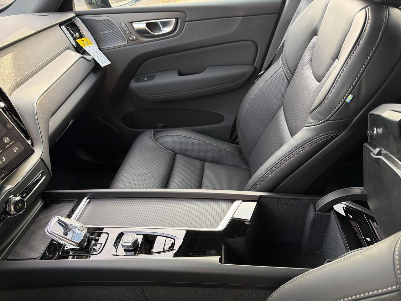 2026 Volvo XC60 B5 Ultra Black Edition Bend OR