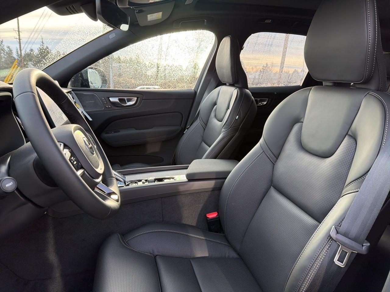 2026 Volvo XC60 B5 Ultra Black Edition Bend OR