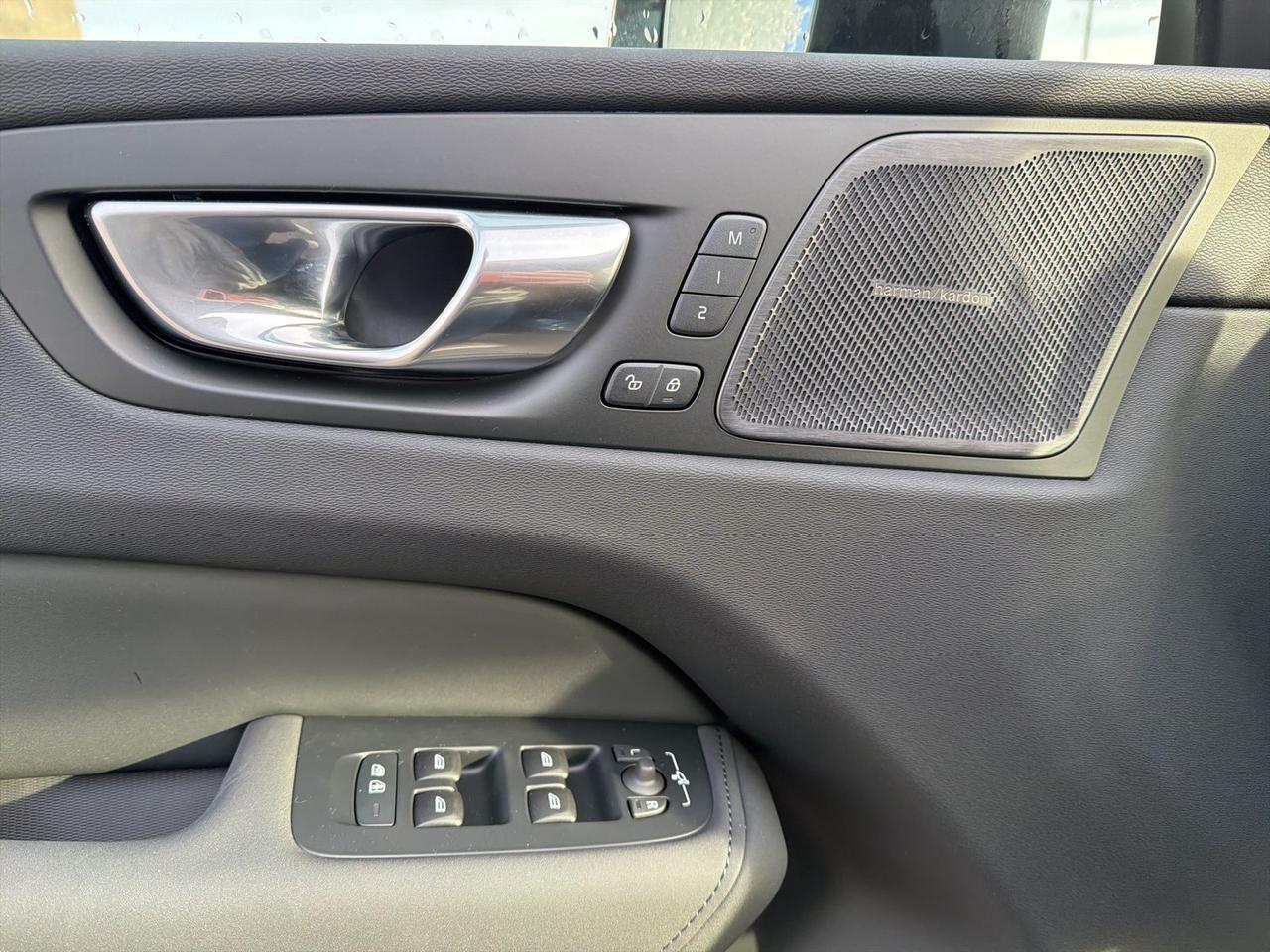 2026 Volvo XC60 B5 Ultra Black Edition Bend OR