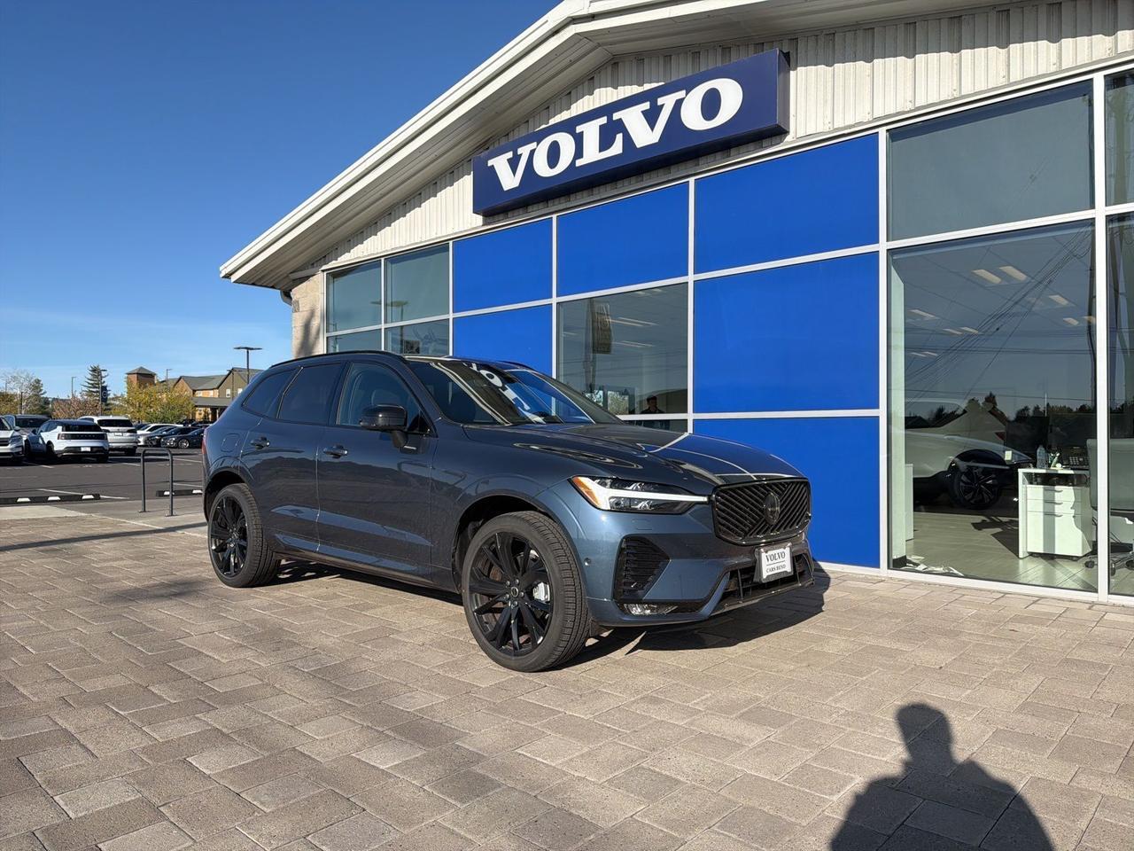 2026 Volvo XC60 B5 Ultra Black Edition