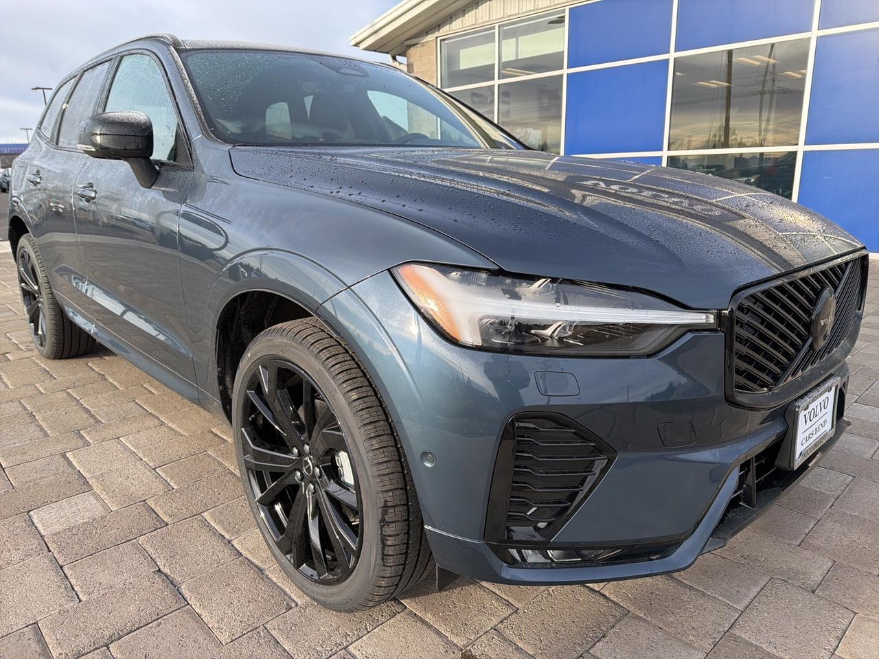 2026 Volvo XC60 B5 Ultra Black Edition