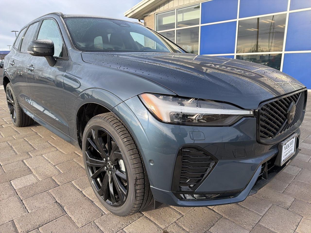 2026 Volvo XC60 B5 Ultra Black Edition