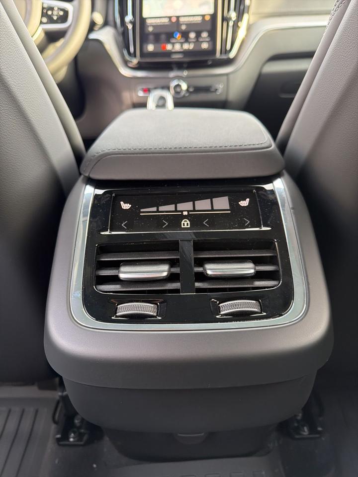 2026 Volvo XC60 B5 Ultra Black Edition Bend OR