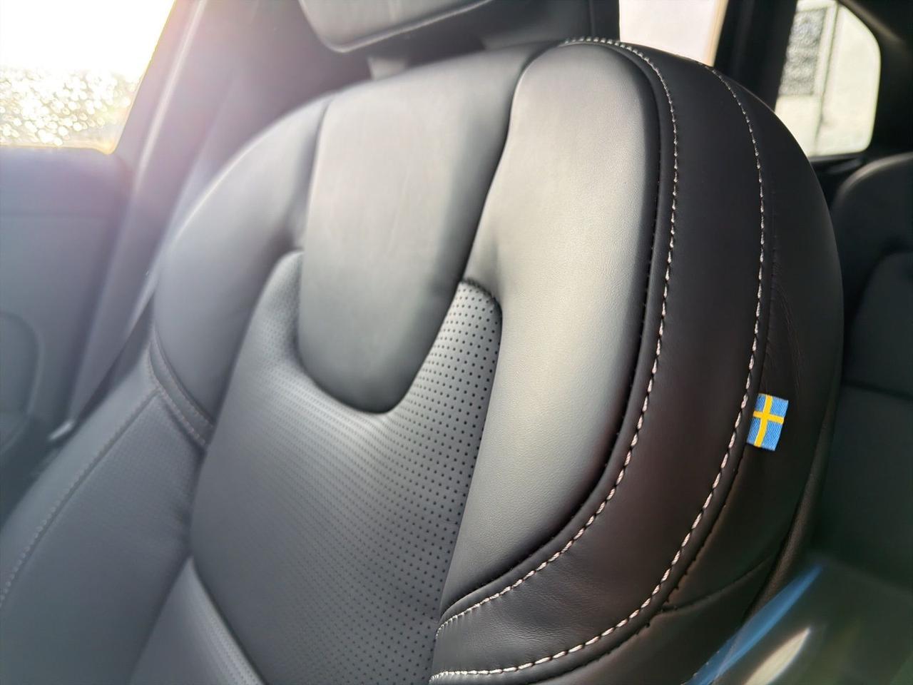 2026 Volvo XC60 B5 Ultra Black Edition Bend OR