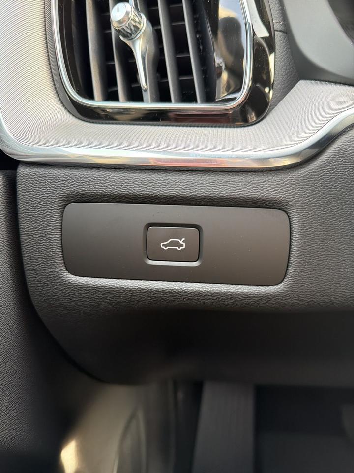 2026 Volvo XC60 B5 Ultra Black Edition Bend OR