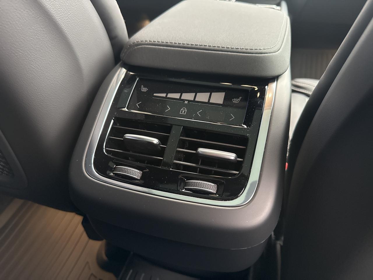 2026 Volvo XC60 B5 Ultra Black Edition Bend OR