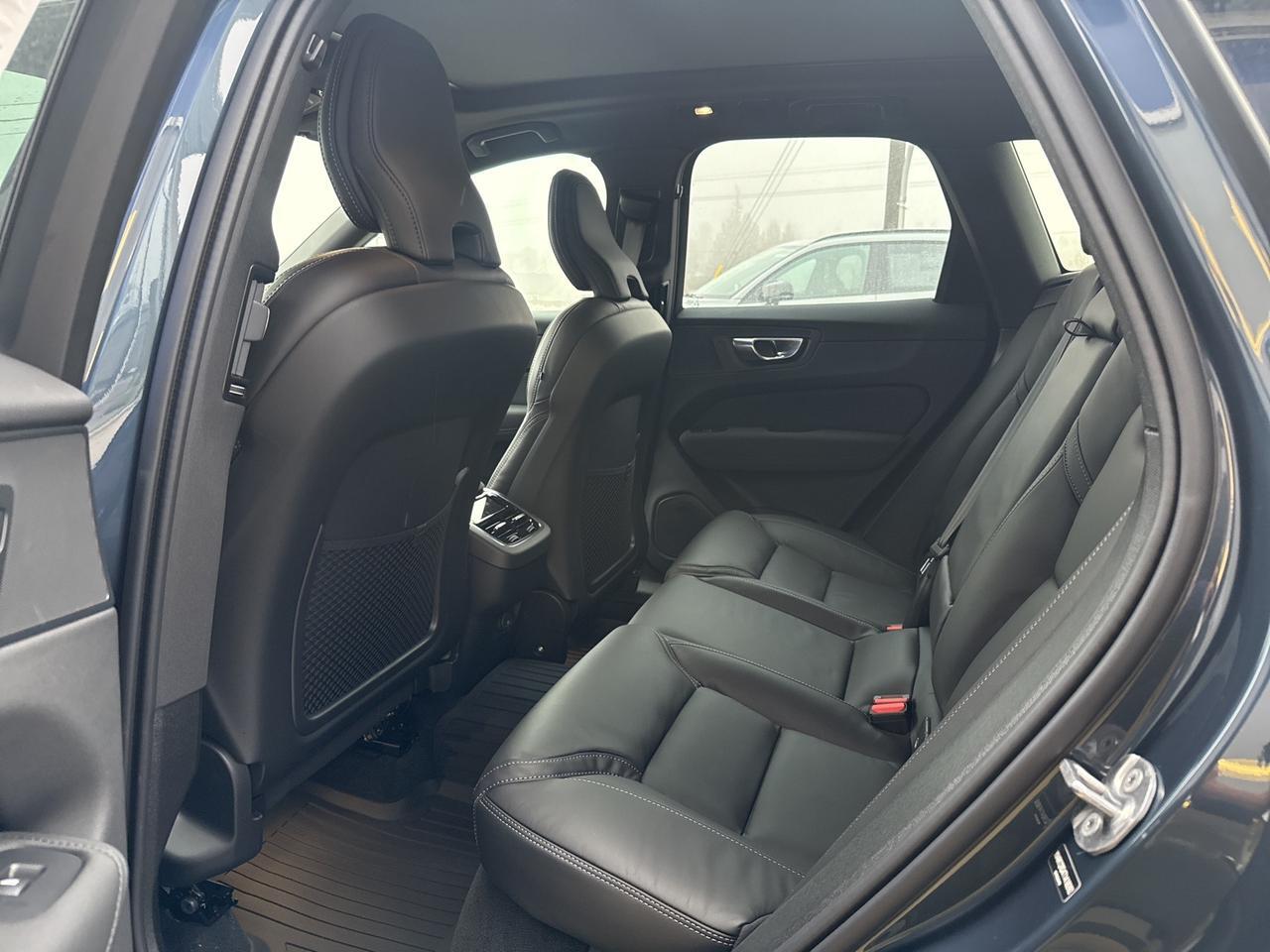 2026 Volvo XC60 B5 Ultra Black Edition Bend OR