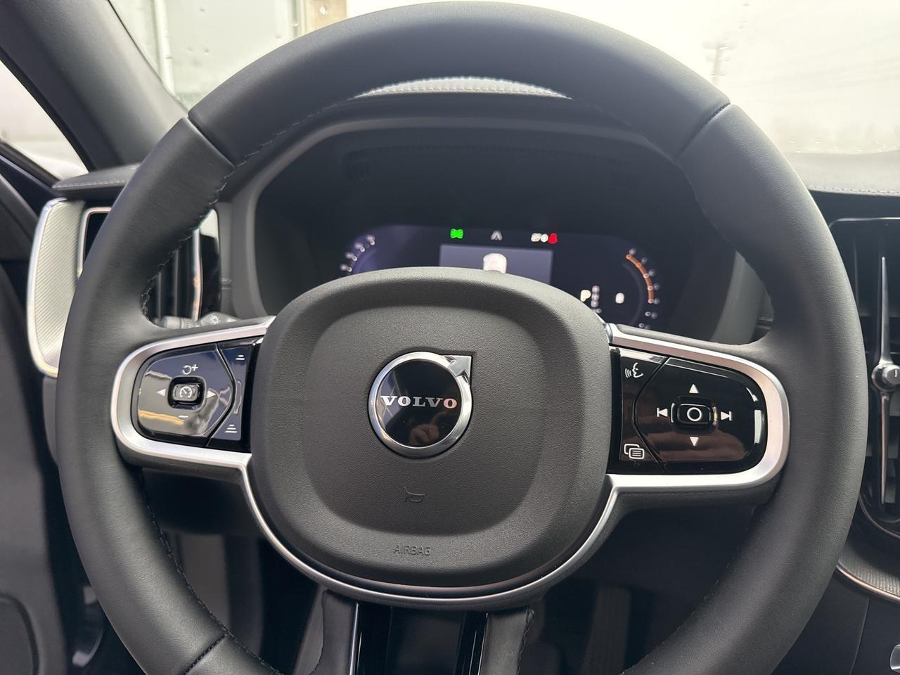 2026 Volvo XC60 B5 Ultra Black Edition Bend OR