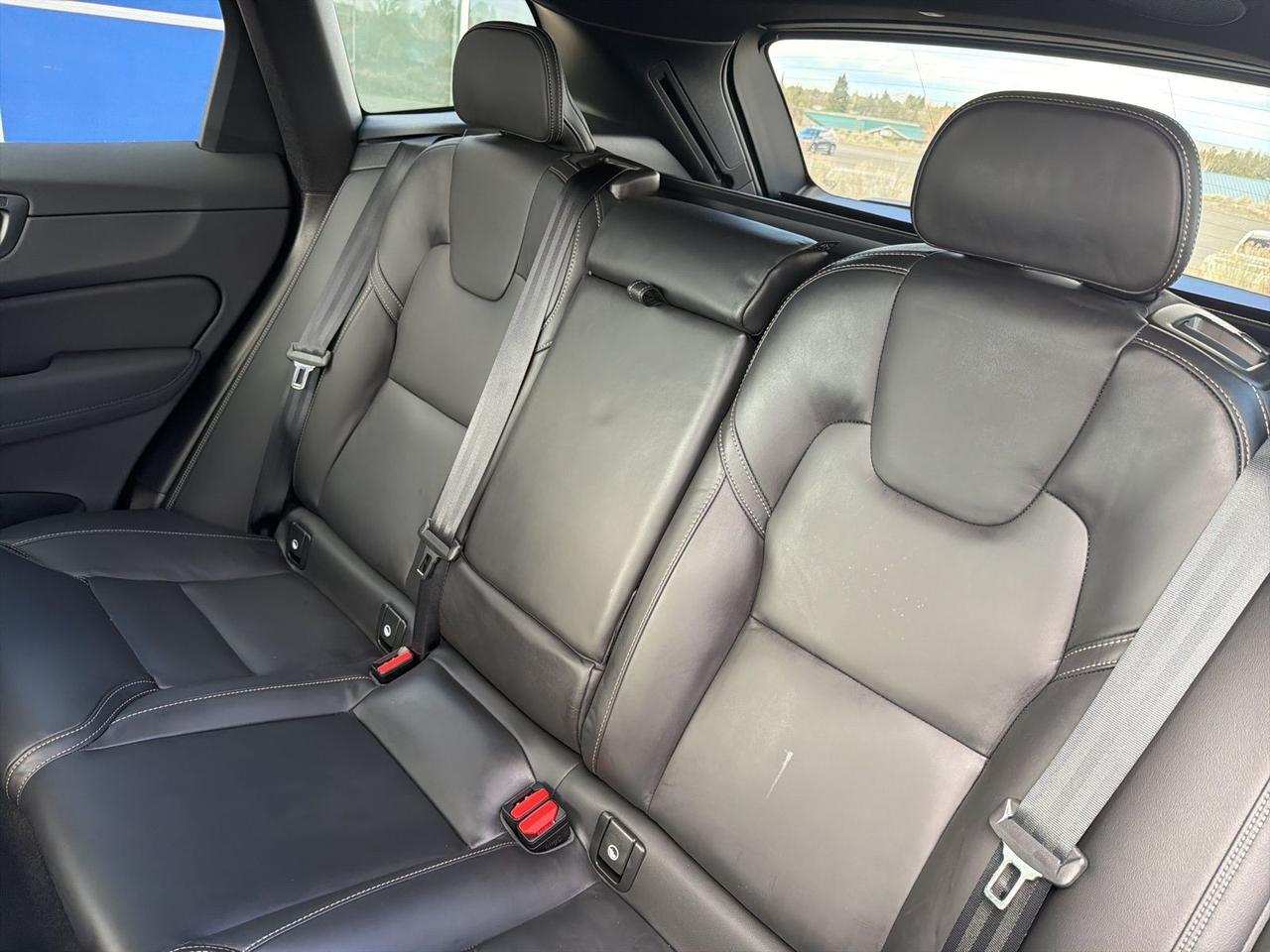 2026 Volvo XC60 B5 Ultra Black Edition Bend OR