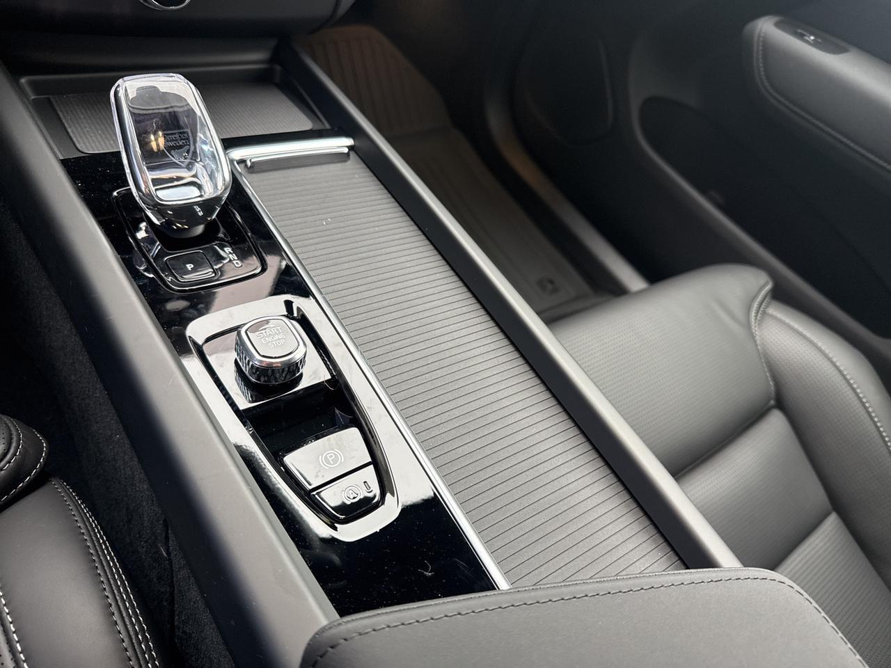 2026 Volvo XC60 B5 Ultra Black Edition Bend OR