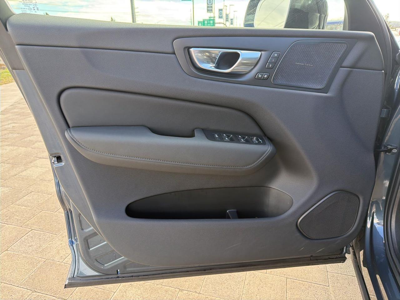 2026 Volvo XC60 B5 Ultra Black Edition Bend OR