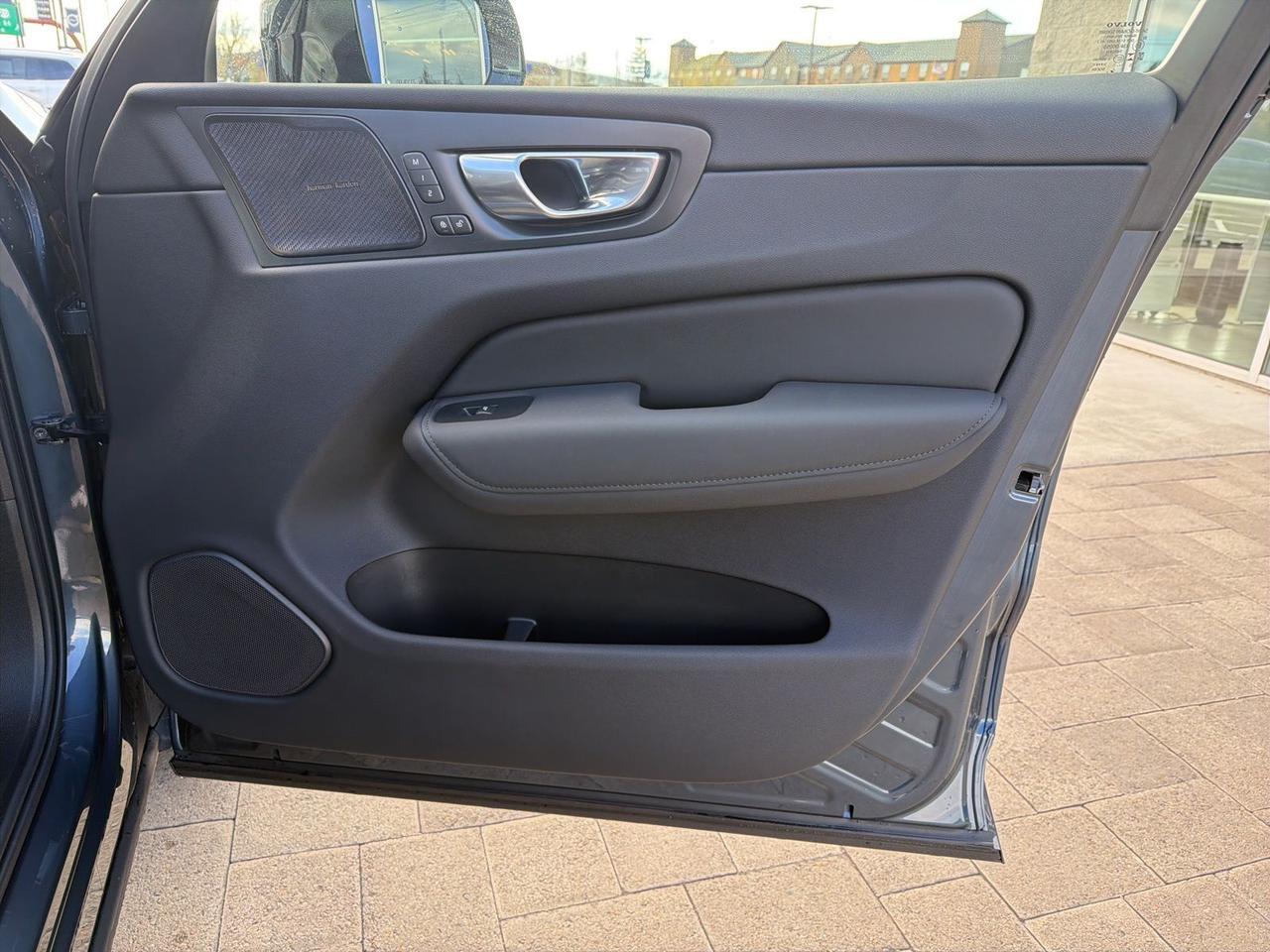 2026 Volvo XC60 B5 Ultra Black Edition Bend OR