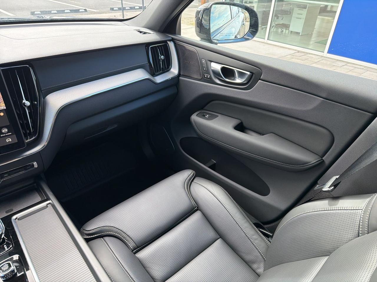 2026 Volvo XC60 B5 Ultra Black Edition Bend OR