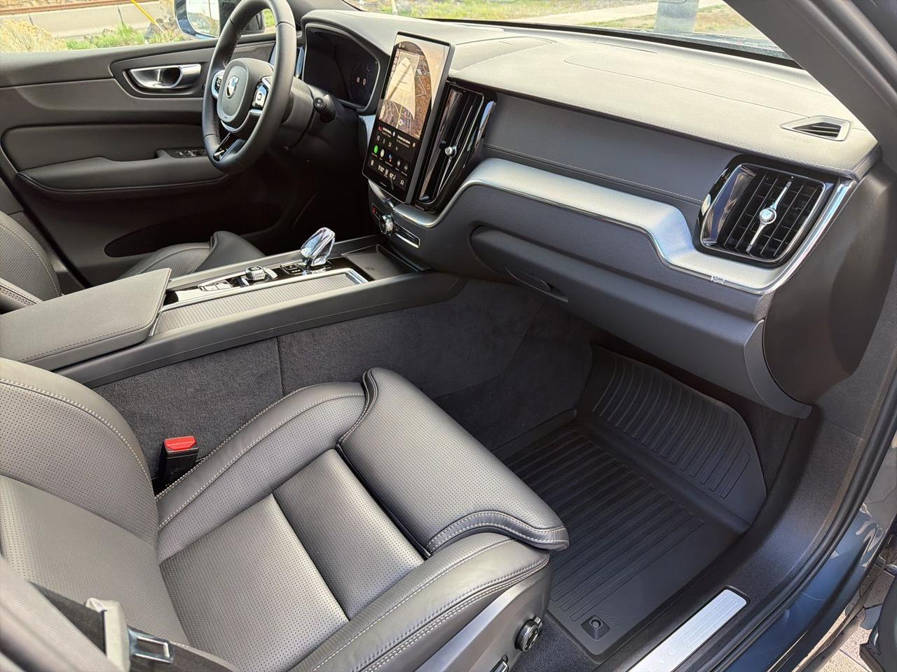 2026 Volvo XC60 B5 Ultra Black Edition Bend OR