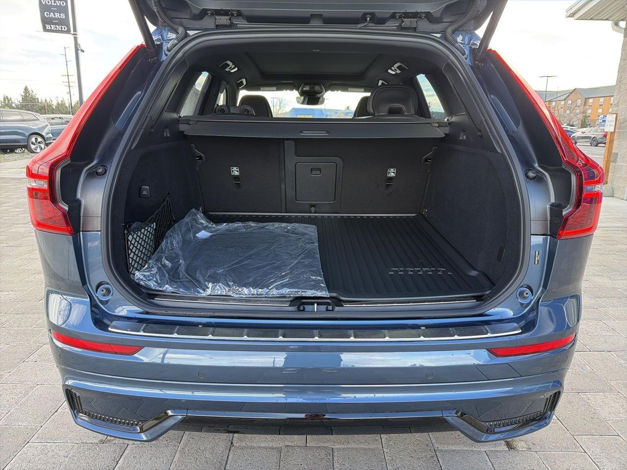 2026 Volvo XC60 B5 Ultra Black Edition Bend OR