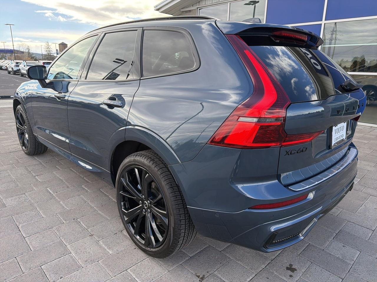 2026 Volvo XC60 B5 Ultra Black Edition Bend OR