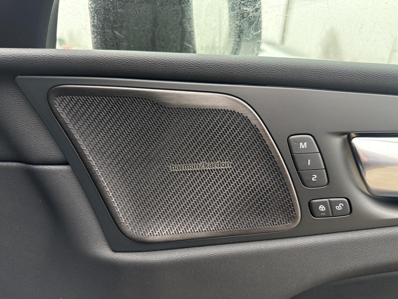 2026 Volvo XC60 B5 Ultra Black Edition Bend OR