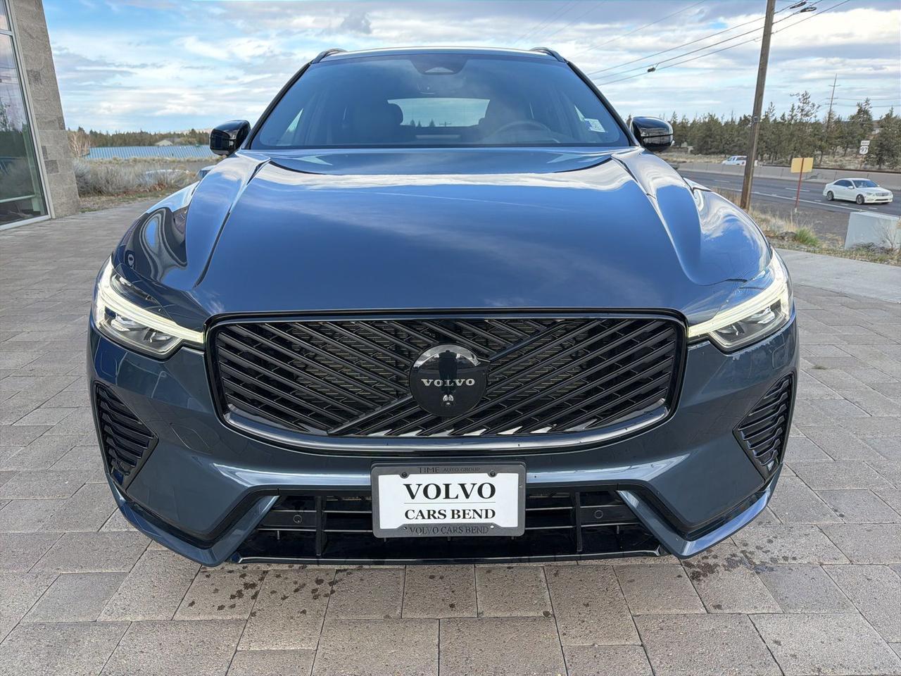 2026 Volvo XC60 B5 Ultra Black Edition Bend OR