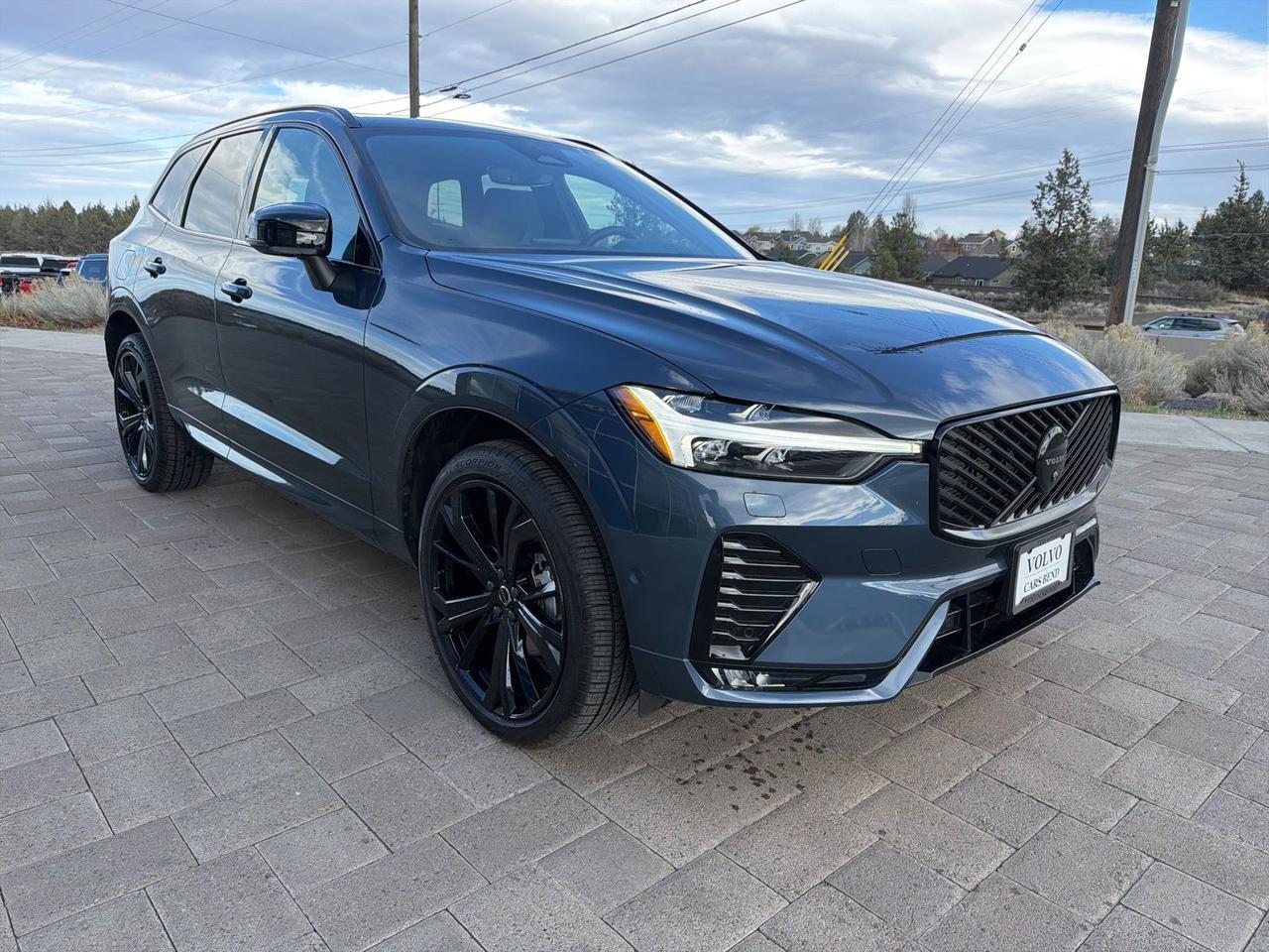 2026 Volvo XC60 B5 Ultra Black Edition