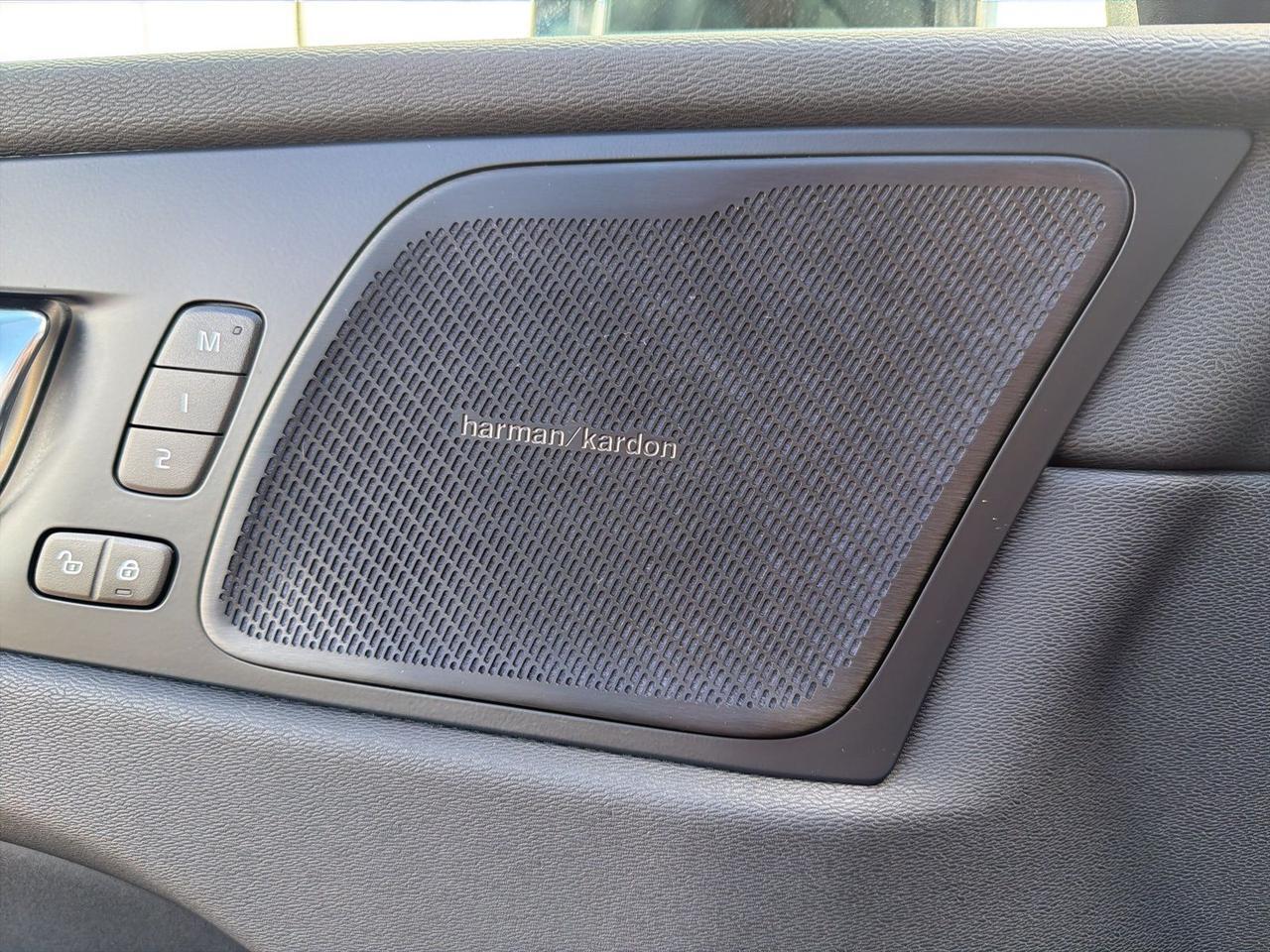 2026 Volvo XC60 B5 Ultra Black Edition Bend OR