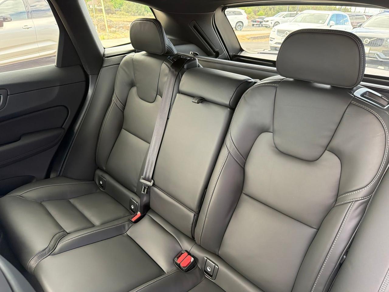 2026 Volvo XC60 B5 Ultra Black Edition Bend OR