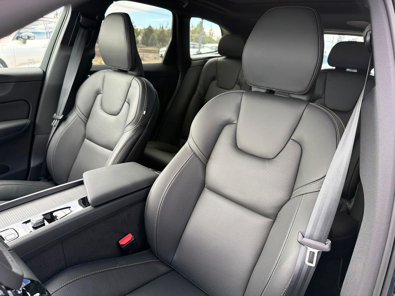 2026 Volvo XC60 B5 Ultra Black Edition Bend OR
