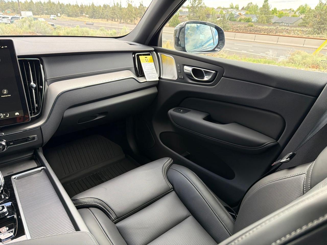 2026 Volvo XC60 B5 Ultra Black Edition Bend OR