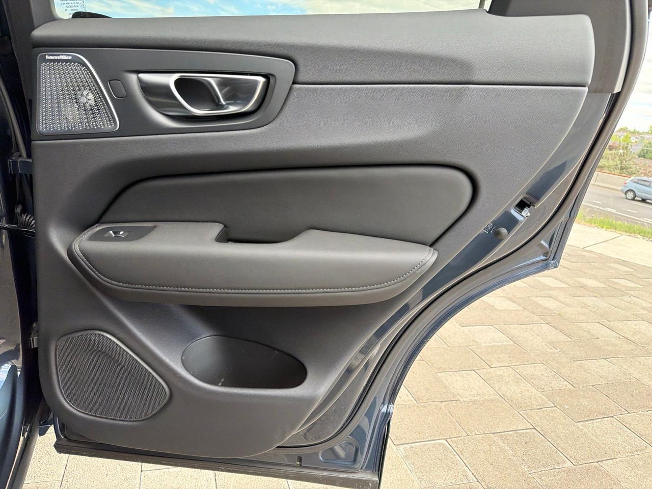 2026 Volvo XC60 B5 Ultra Black Edition Bend OR